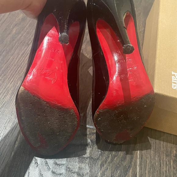 Christian Louboutin Black Patent leather round toe pumps size 37.5 woman - Picture 5 of 7